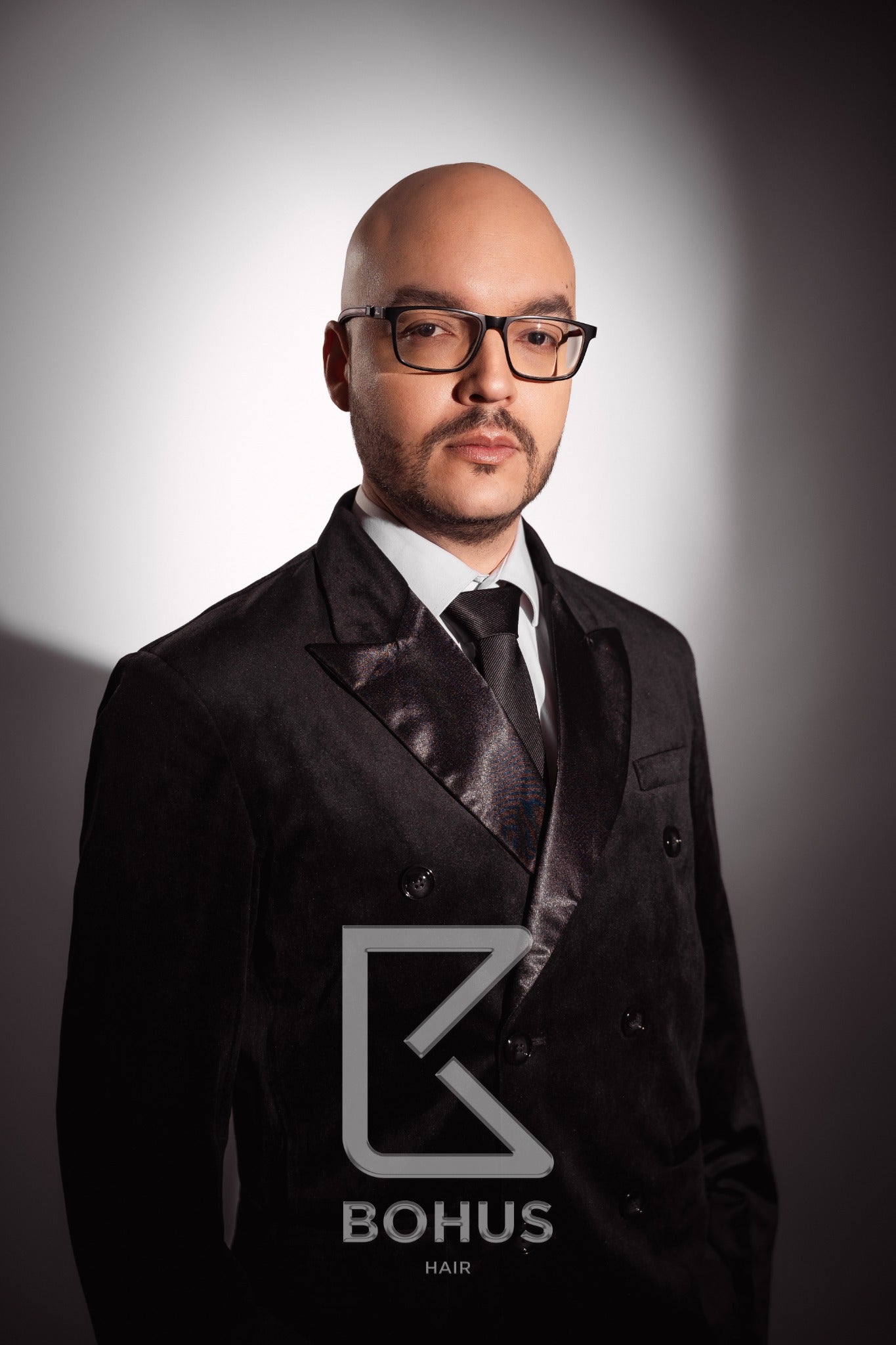 Rafael Pacheco, Recepcionista